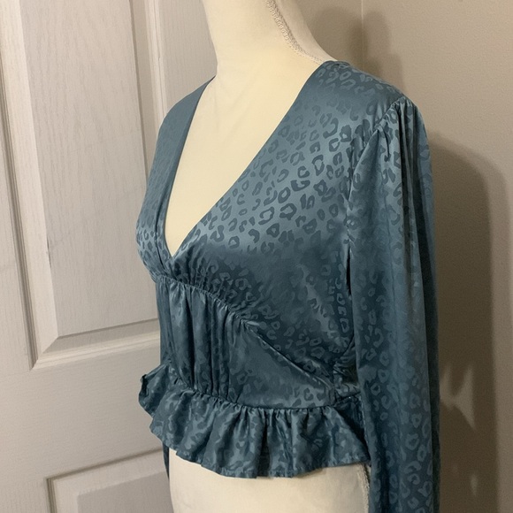 House of Harlow 1960 Blue Animal Print Cropped Blouse Size S - Picture 5 of 6